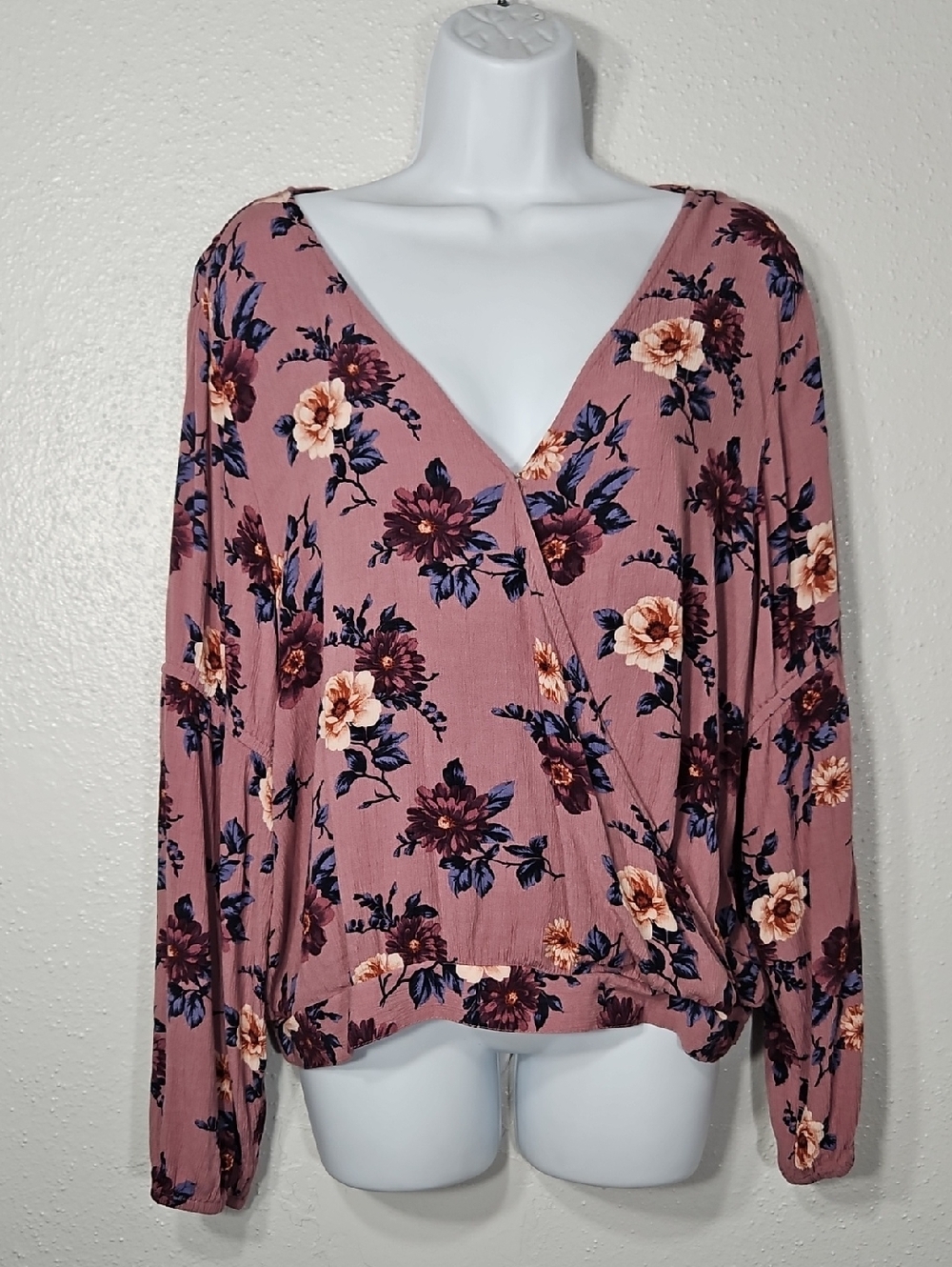 American Eagle Outfitters Women's Mauve Floral Wrap Blouse XL